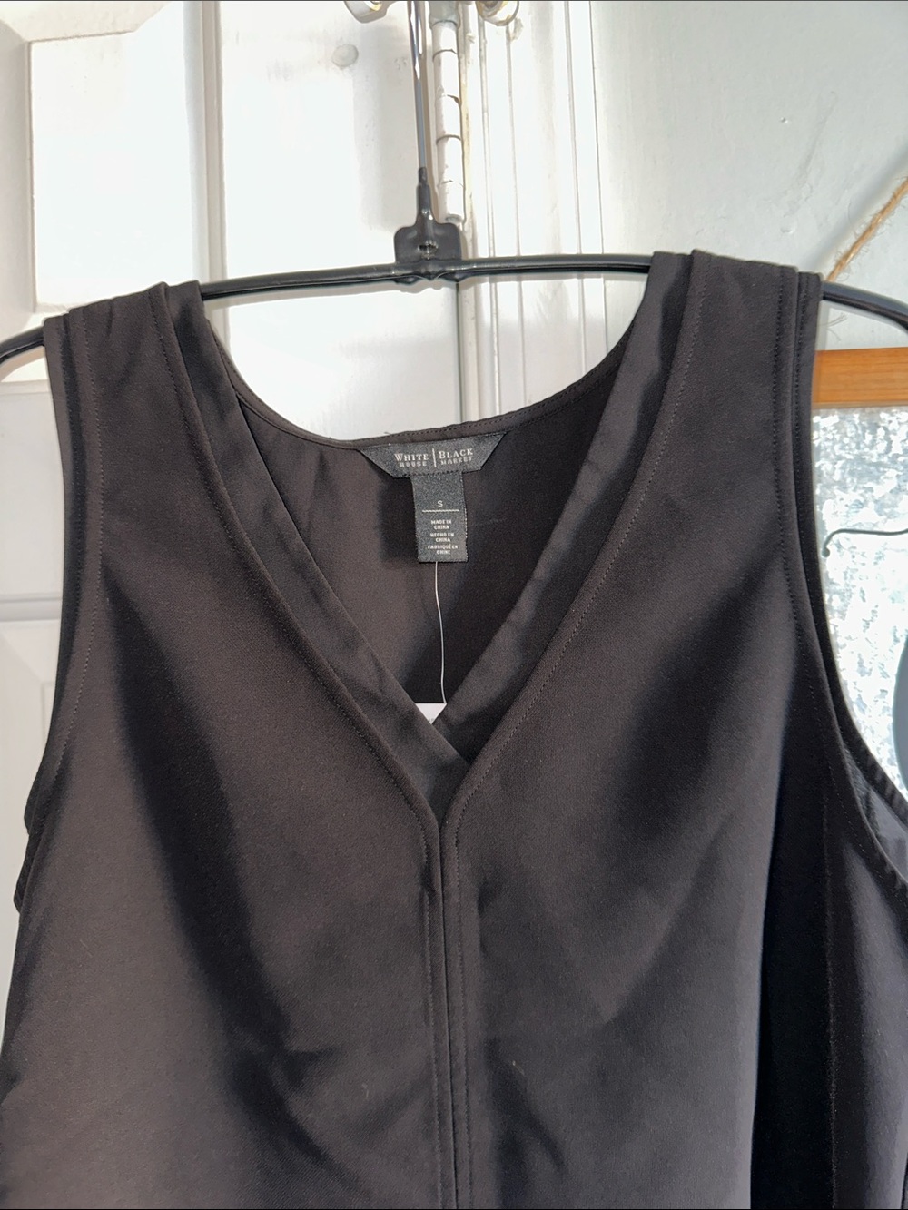 NWT White House Black Market Black Sleeveless V-Neck Shift Blouse